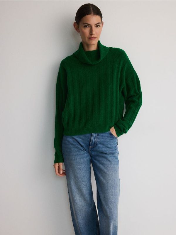 Reserved Reserved - Džemper s visokim ovratnikom - lisnatozeleno