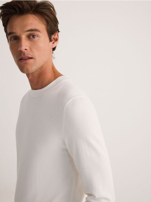 Reserved Reserved - Džemper s visokim udjelom viskoze - bijela