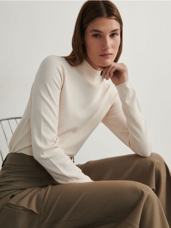 Reserved Reserved - Džemper s visokim udjelom viskoze - boja kože