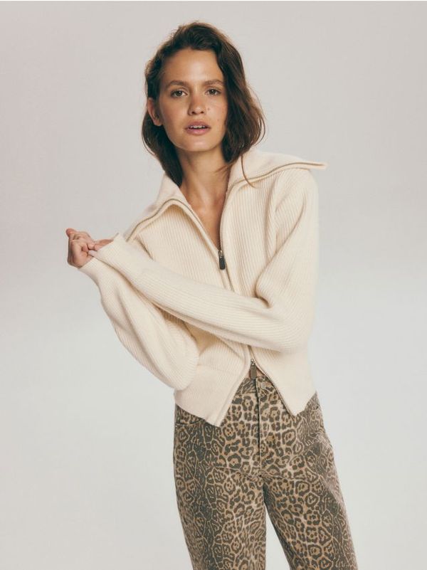 Reserved Reserved - Džemper s visokim udjelom viskoze - boja kože