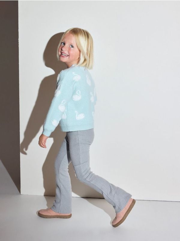 Reserved Reserved - Flare hlače s cargo džepovima - light grey