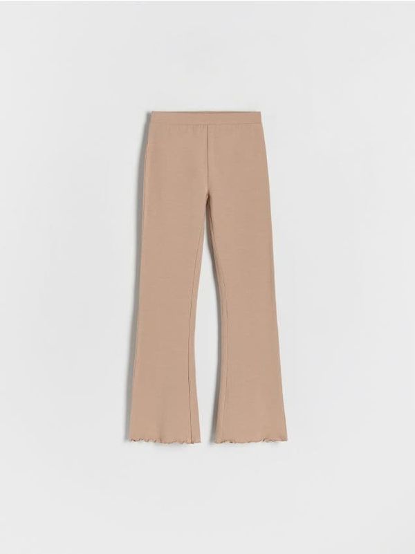 Reserved Reserved - Flare hlače s visokim udjelom pamuka - bež