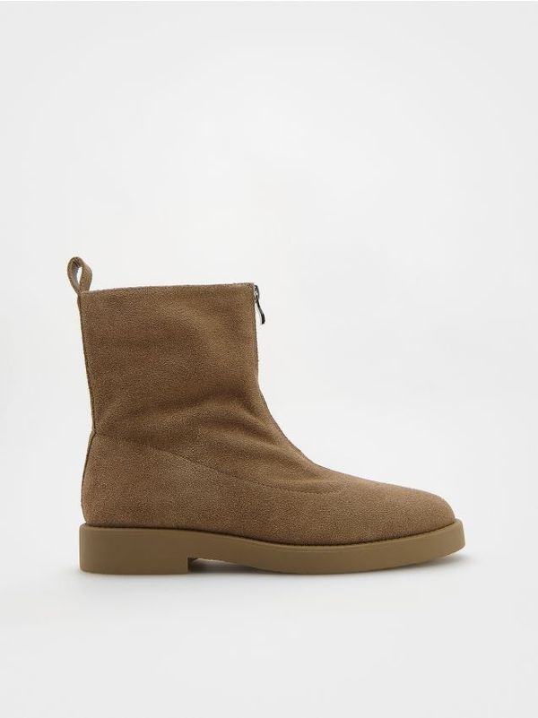 Reserved Reserved - Gležnjače od brušene kože s patentnim zatvaračem - bež