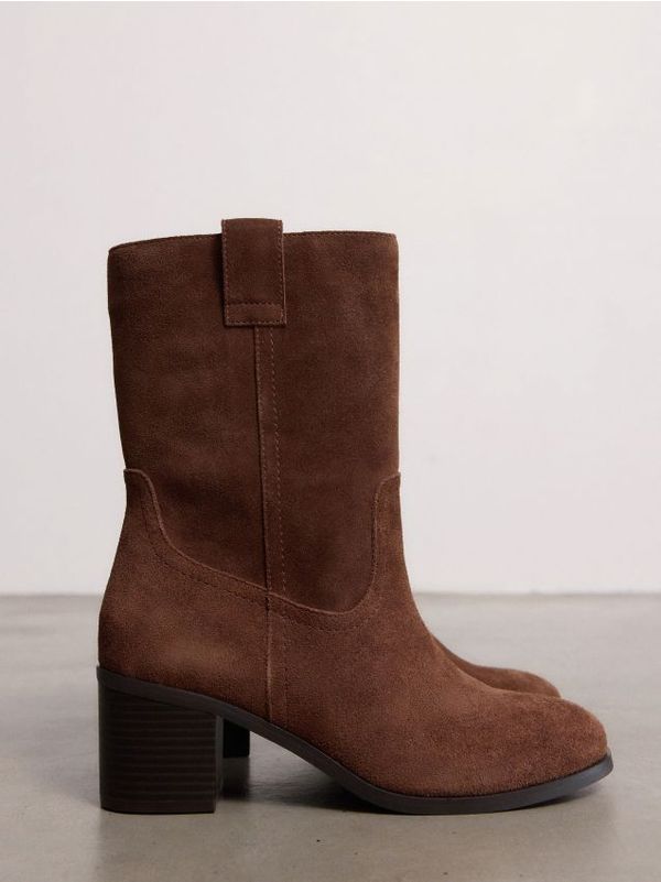 Reserved Reserved - Gležnjače od brušene kože s potpeticom - tamnosmeđe