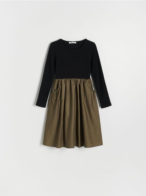 Reserved Reserved - Haljina od kombiniranih tkanina - prljavozeleno