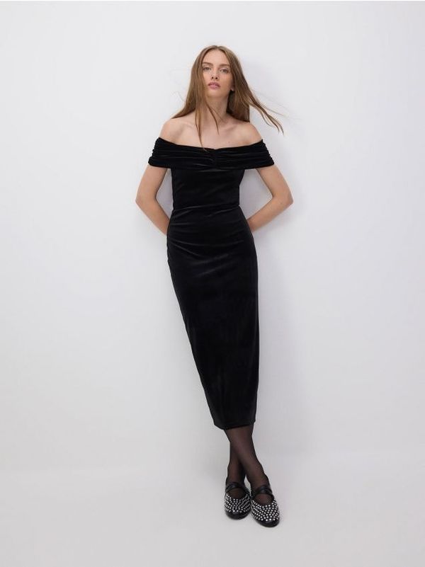 Reserved Reserved - Haljina od velura - crno