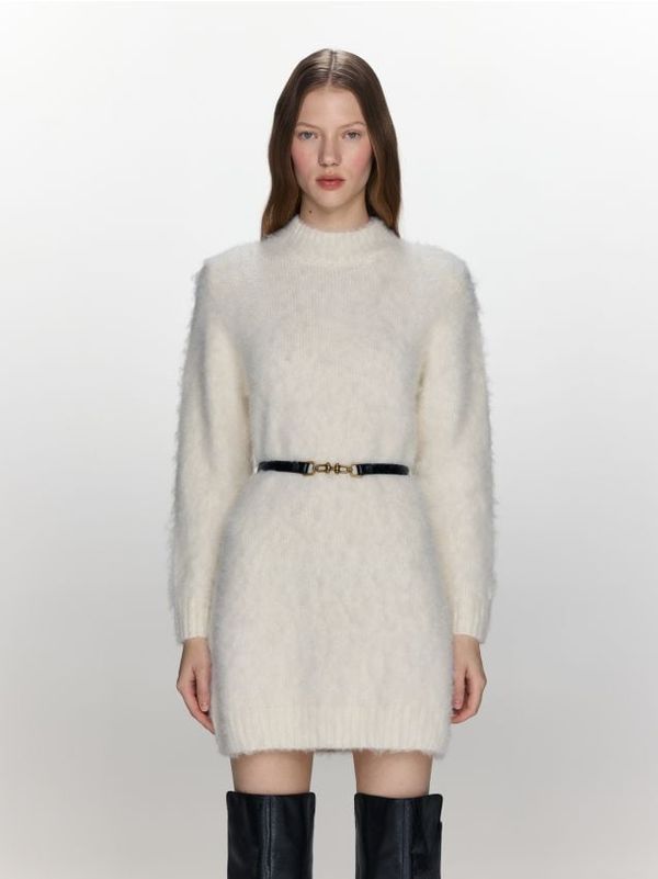 Reserved Reserved - Haljina od žerseja s remenom - krem