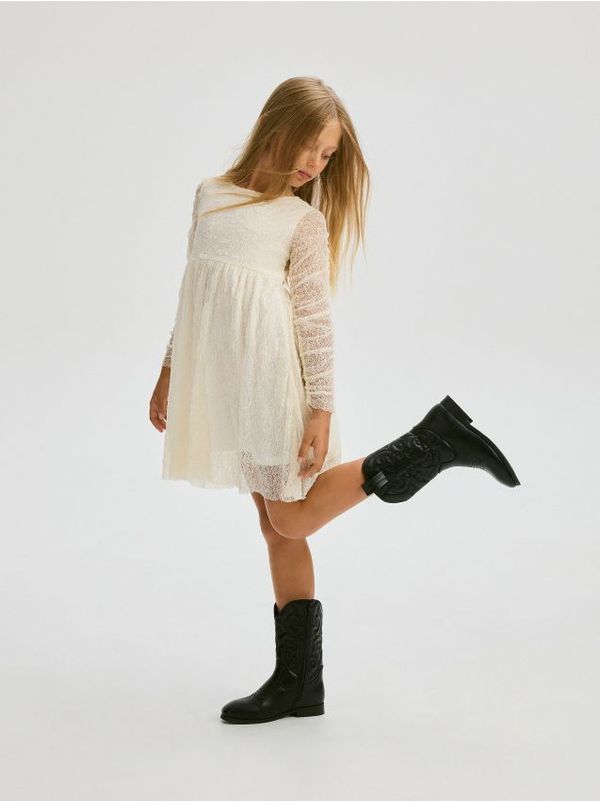 Reserved Reserved - Haljina s čipkom - krem