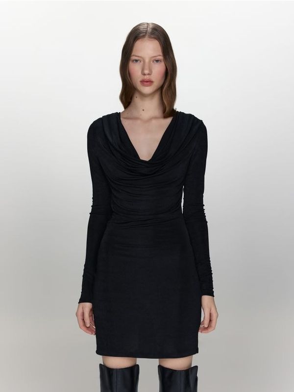 Reserved Reserved - Haljina s naboranim izrezom - crno