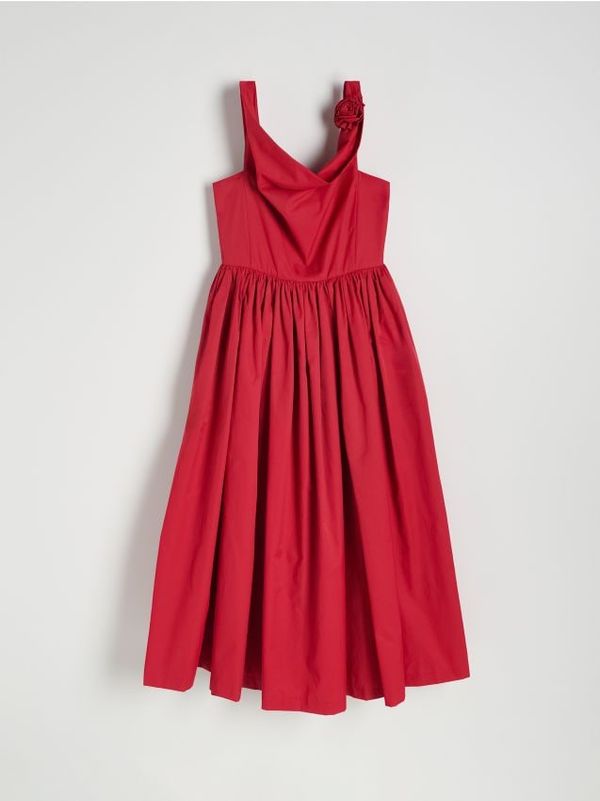 Reserved Reserved - Haljina s ukrasnim detaljem ruže - crvena