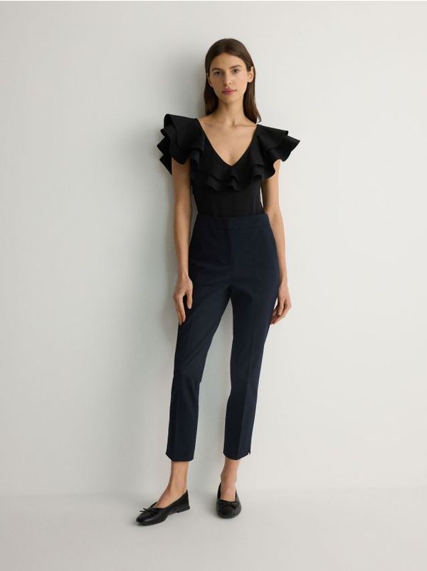 Reserved Reserved - Hlače cigareta kroja izglačane na crtu - mornarsko plava