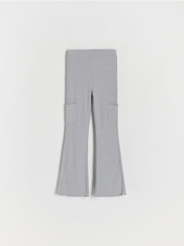 Reserved Reserved - Hlače s cargo džepovima - light grey