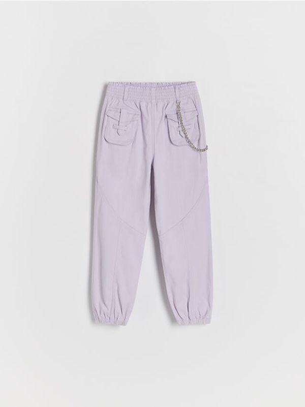 Reserved Reserved - Hlače s lancem - boja lavande