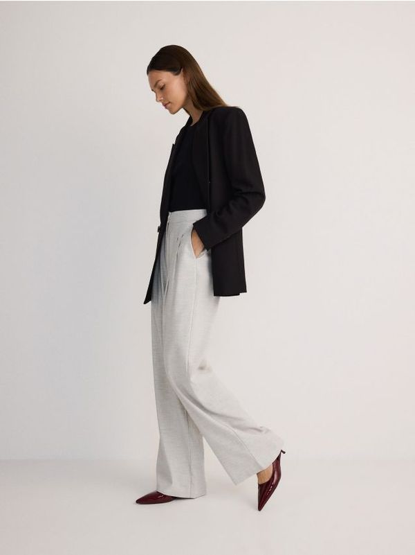 Reserved Reserved - Hlače s visokim udjelom lana i mješavinom viskoze - svijetlo siva