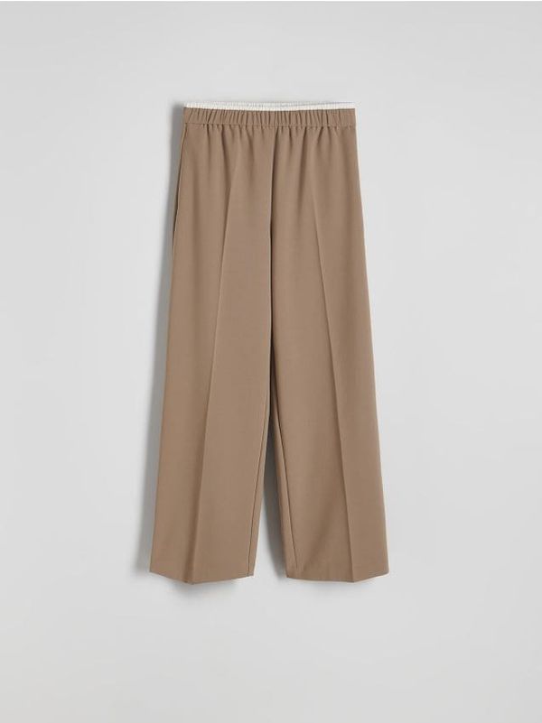 Reserved Reserved - Hlače širokih nogavica s kontrastnim pojasom - boja kave
