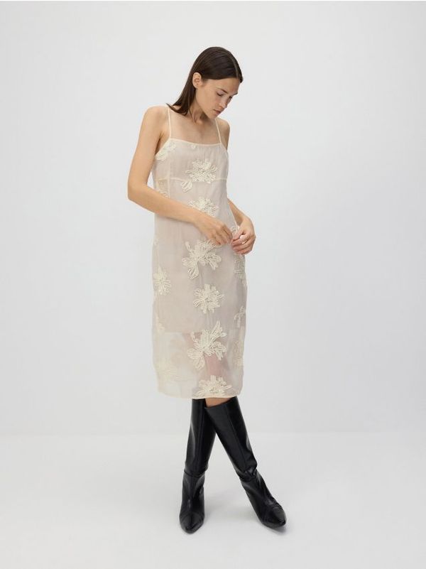 Reserved Reserved - Izvezena haljina - krem