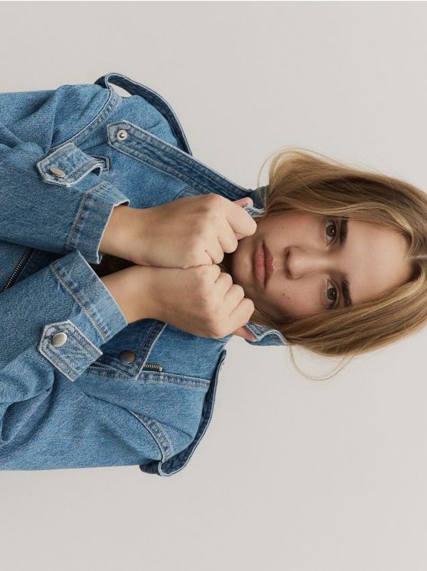 Reserved Reserved - Jakna od trapera s pojasom - plava