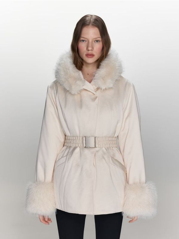 Reserved Reserved - Jakna s umjetnim krznom - krem