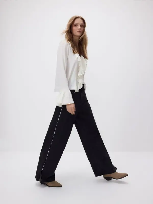 Reserved Reserved - Jeans hlače wide-leg s aplikacijama - crno