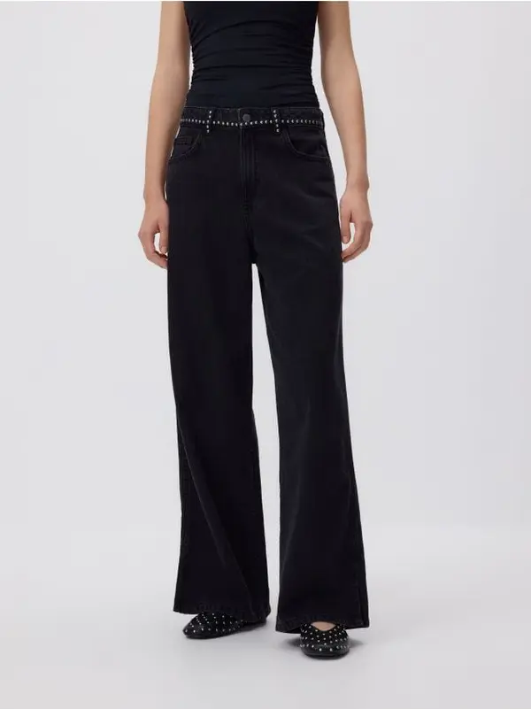 Reserved Reserved - Jeans hlače wide-leg s aplikacijama - crno