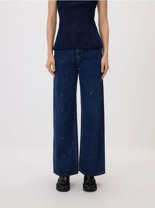 Reserved Reserved - Jeans hlače wide-leg s aplikacijama - mornarsko plava