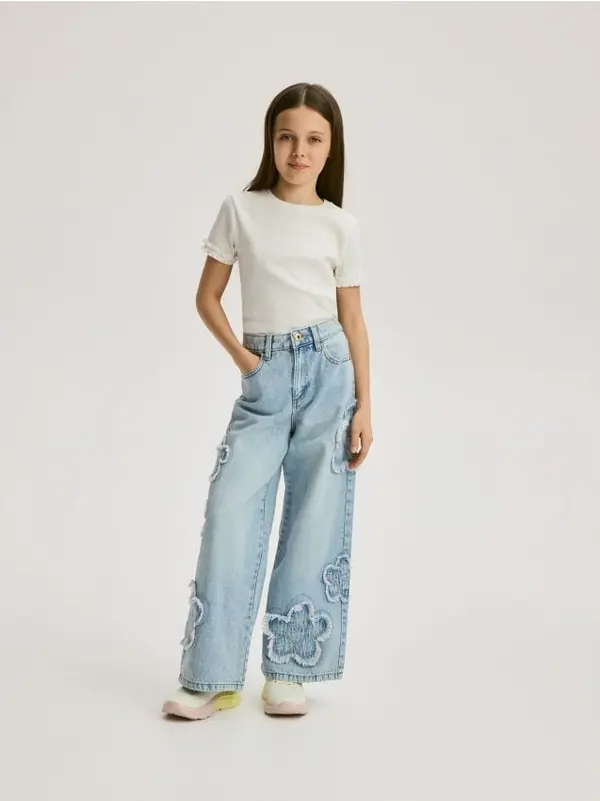 Reserved Reserved - Jeans hlače wide-leg s aplikacijama - plava