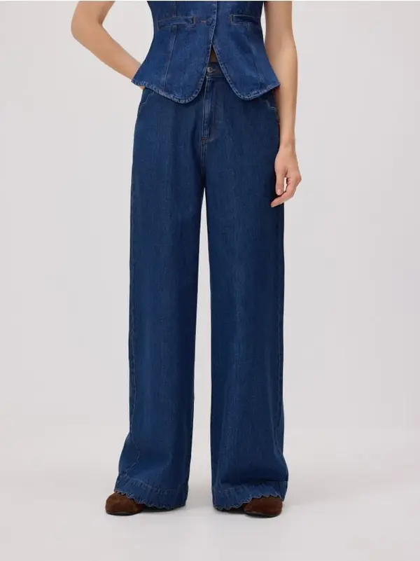 Reserved Reserved - Jeans hlače wide-leg s dekorativnom oblogom - plavo
