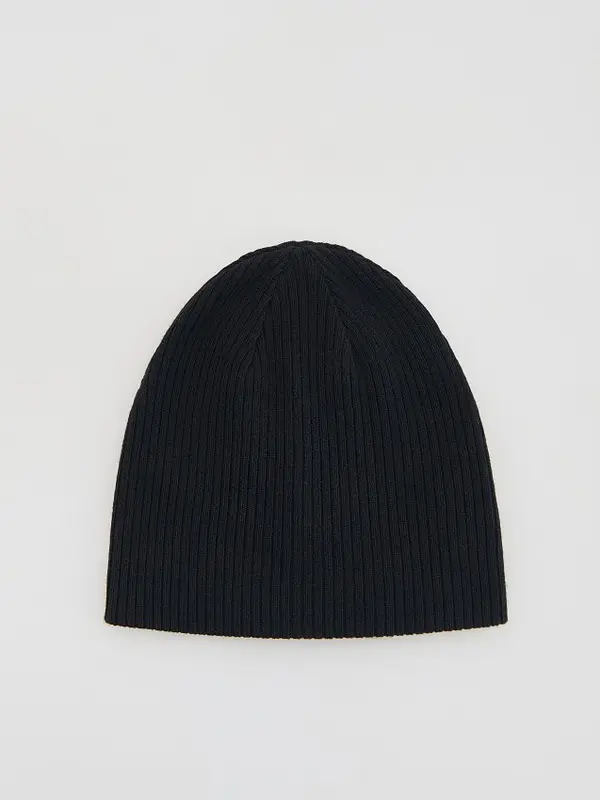 Reserved Reserved - Kapa beanie od mješavine viskoze - crno