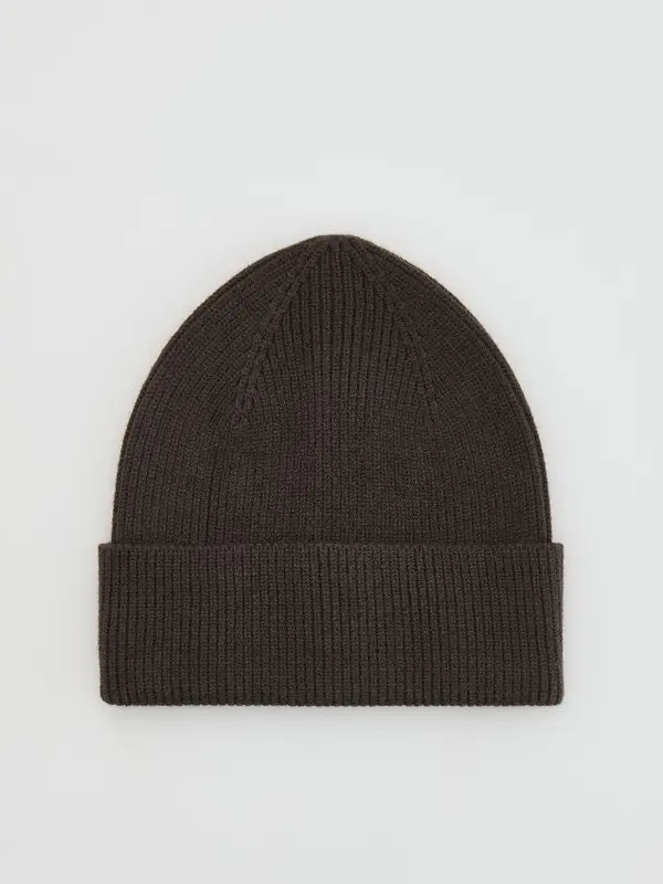 Reserved Reserved - Kapa beanie od mješavine viskoze - tamnosmeđe