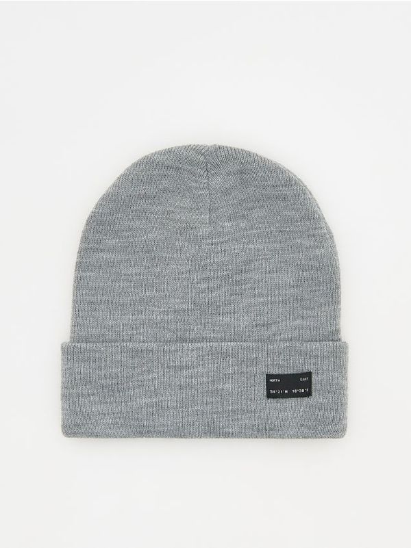 Reserved Reserved - Kapa beanie s našivkom - light grey