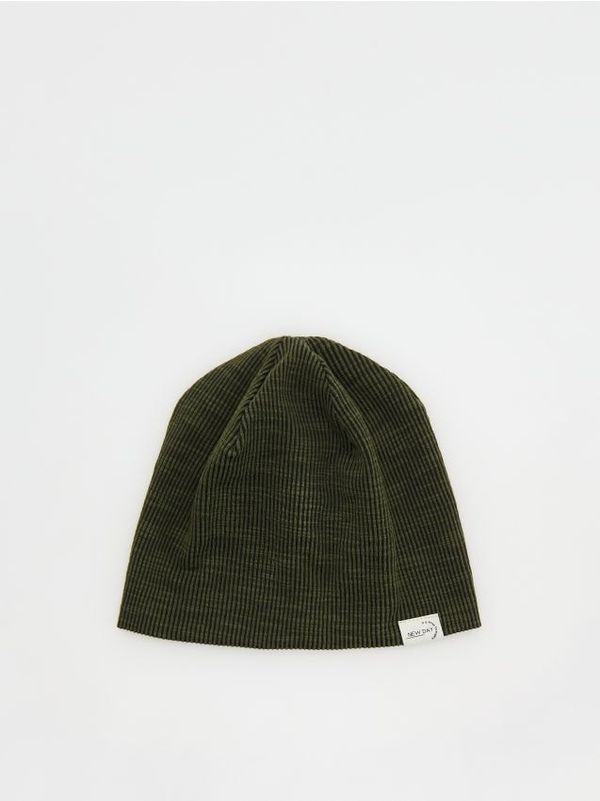 Reserved Reserved - Kapa sa zakrpom - zelena