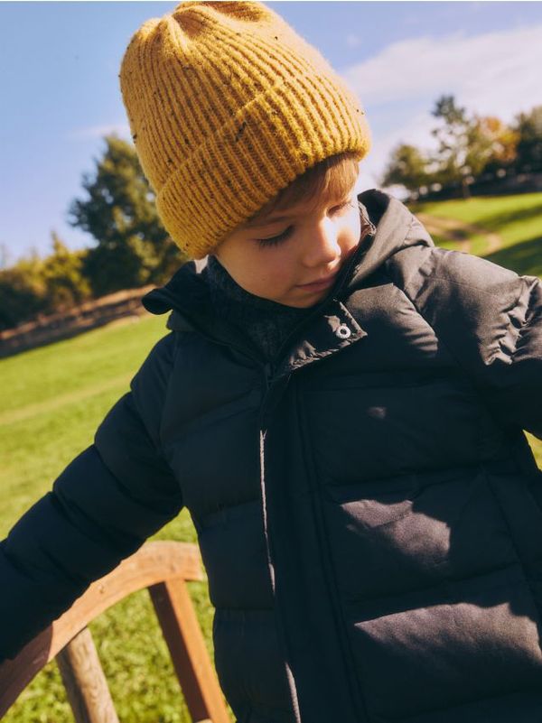 Reserved Reserved - Kaput ispunjen paperjem s kapuljačom - crno