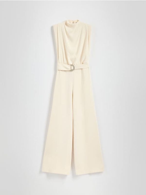 Reserved Reserved - Kombinezon s ukrasnim remenom - krem