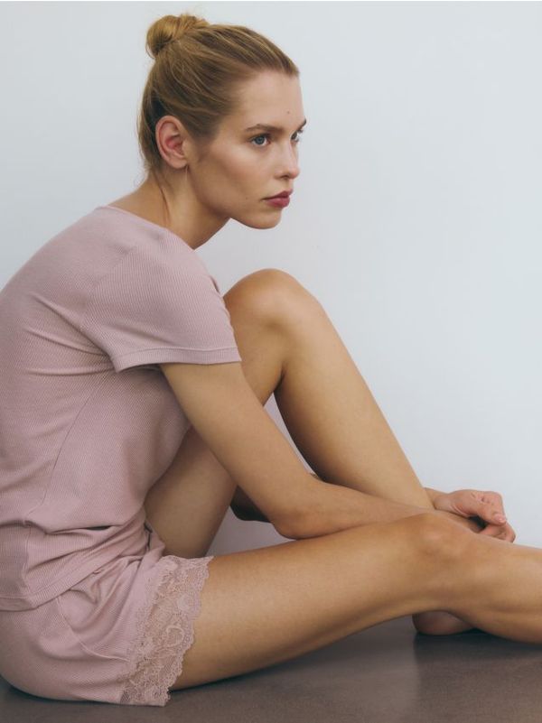 Reserved Reserved - Komplet dvodijelne pidžame s čipkom - prljavoroza