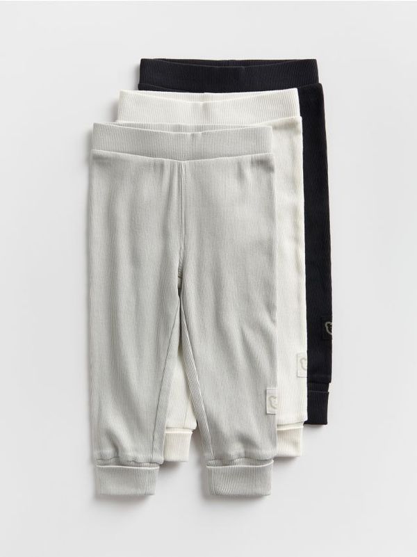 Reserved Reserved - Komplet od 3 para hlača s visokim udjelom pamuka - boja kože