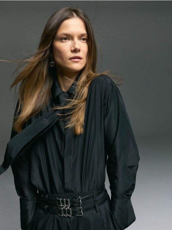 Reserved Reserved - Košulja od tafta na vezanje oko vrata - crno