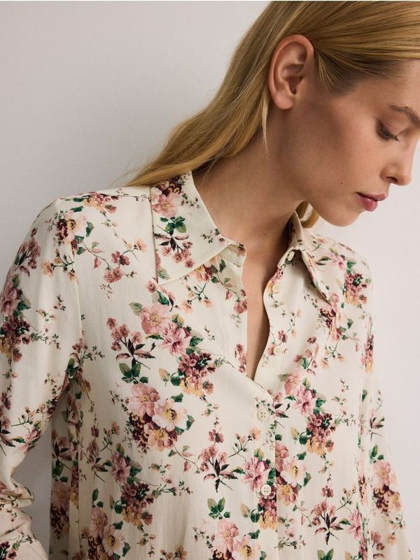 Reserved Reserved - Košulja od viskoze - boja kože