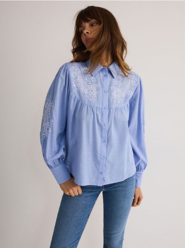 Reserved Reserved - Košulja s vezom - svjetloplavo