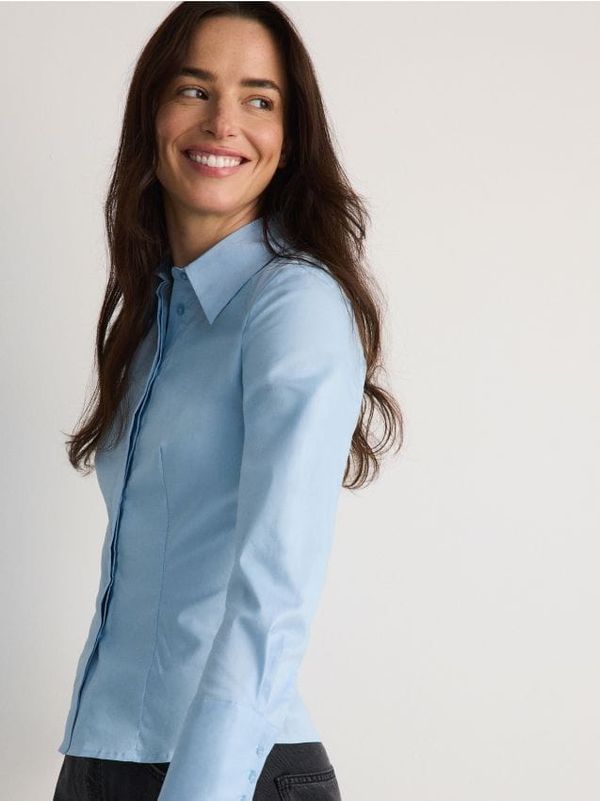 Reserved Reserved - Košulja s visokim udjelom pamuka - bljedoplavo