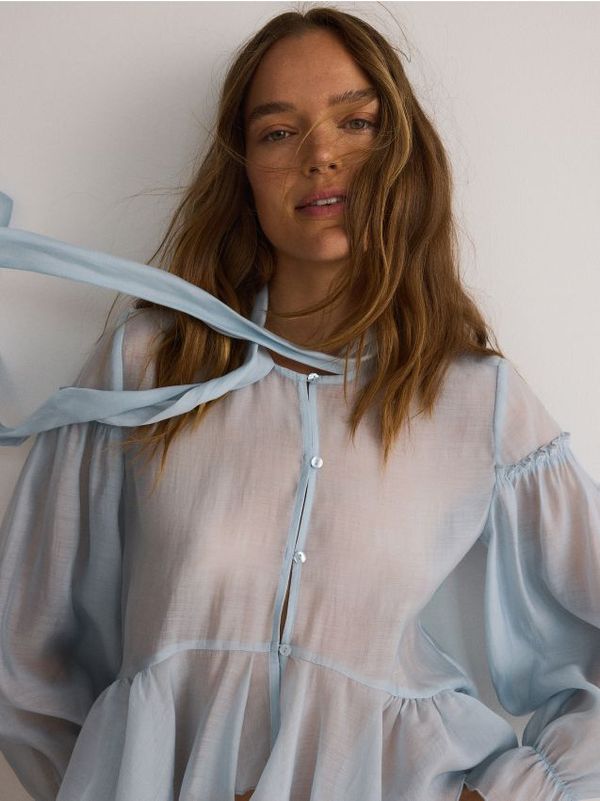 Reserved Reserved - Košulja s volanom - bljedoplavo