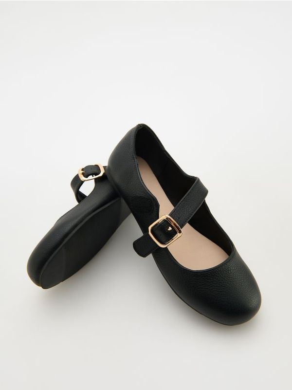 Reserved Reserved - Kožne balerinke s kopčama - crno