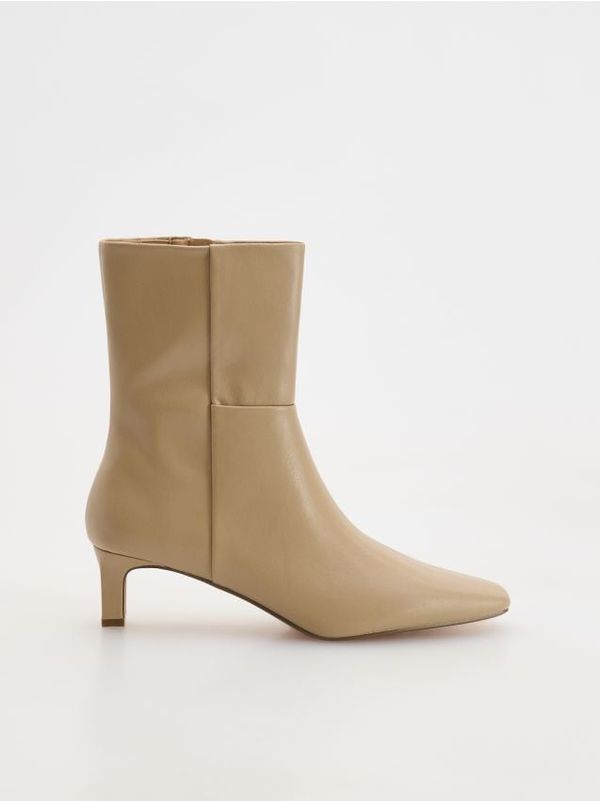 Reserved Reserved - Kožne gležnjače s potpeticama - bež