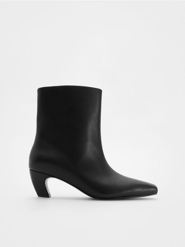 Reserved Reserved - Kožne gležnjače s potpeticama - crno