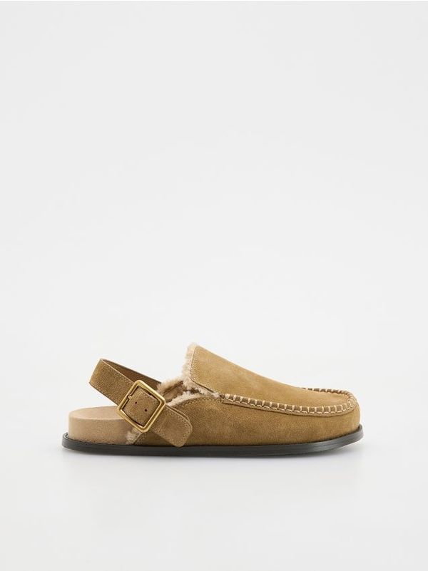 Reserved Reserved - Kožne natikače mule - zlatnosmeđe