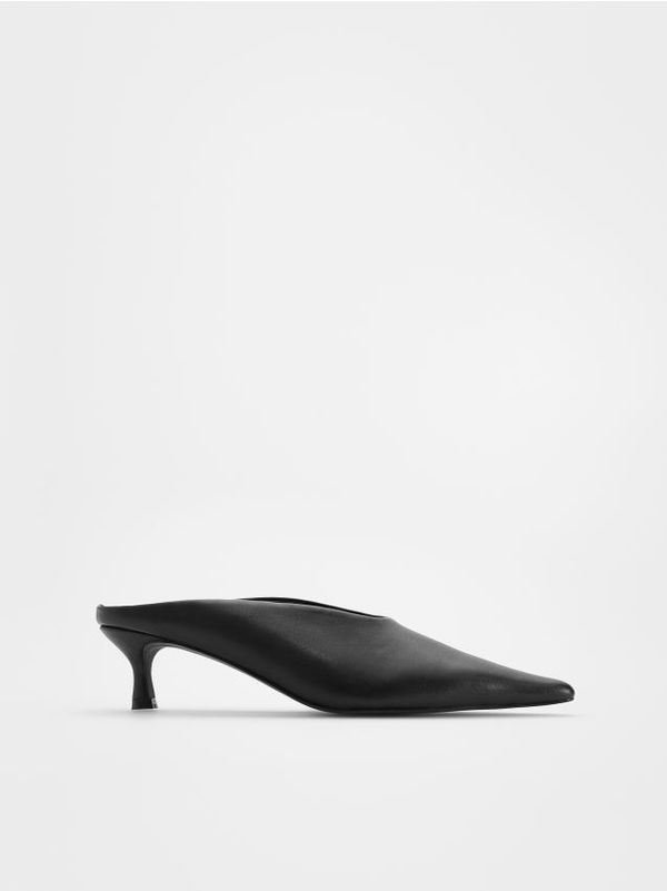 Reserved Reserved - Kožne natikače s potpeticom - crno