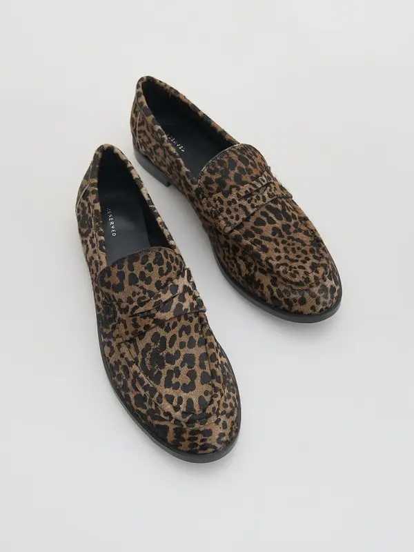 Reserved Reserved - Kožni loafersi s kožnim dlačicama - šaren