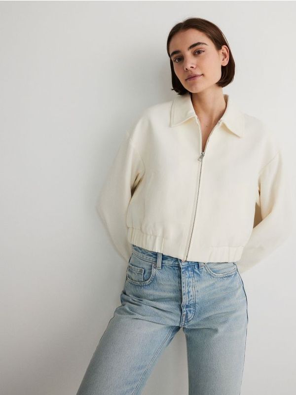 Reserved Reserved - Kratka jakna s ovratnikom - krem