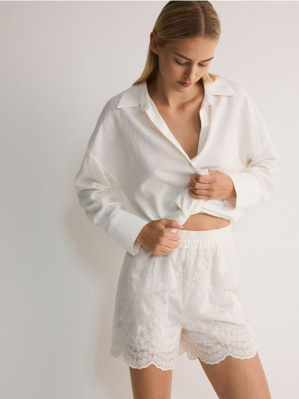 Reserved Reserved - Kratke hlače od liocelnih vlakana - krem