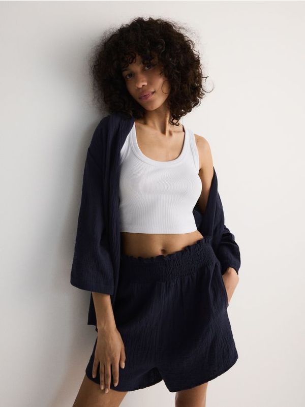 Reserved Reserved - Kratke hlače od muslina - mornarsko plava