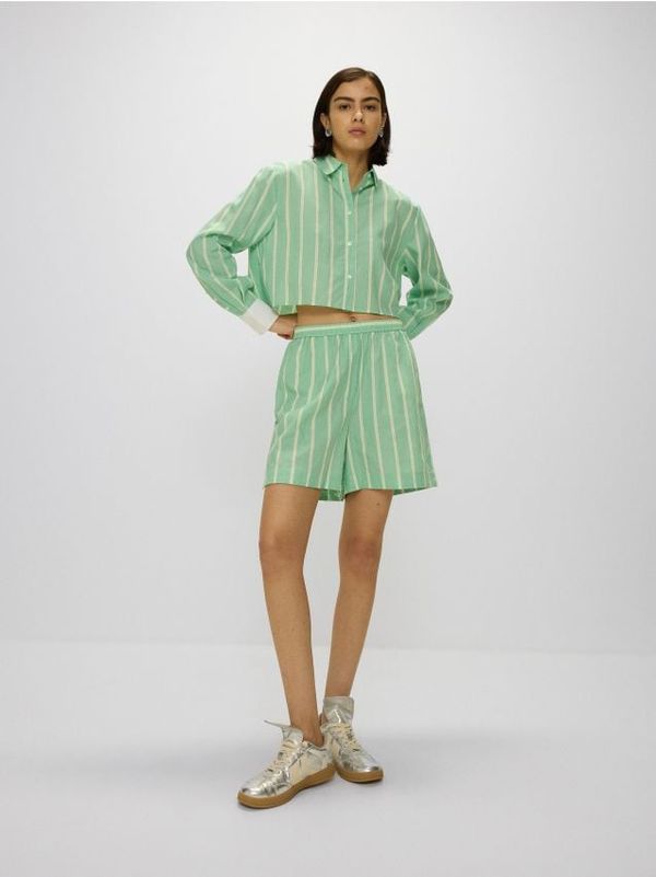 Reserved Reserved - Kratke hlače s liocelom - svjetlozeleno